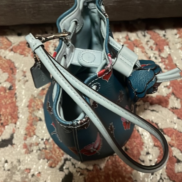 Coach Bucket Wristlet -Like New - Picture 8 of 8